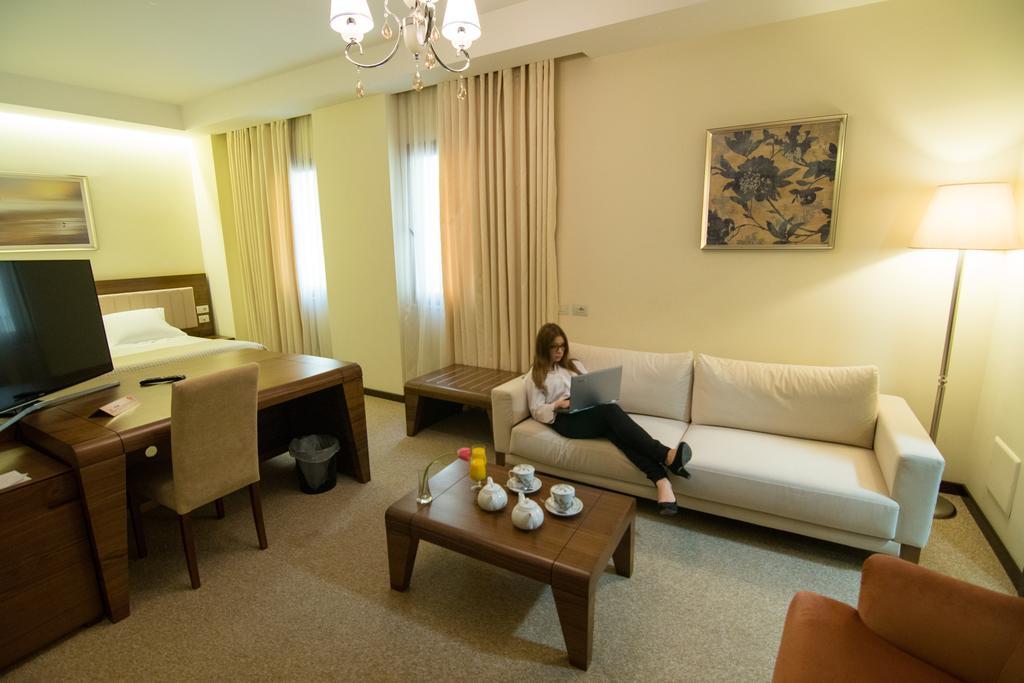 Boutique Hotel Kotoni ティラナ エクステリア 写真