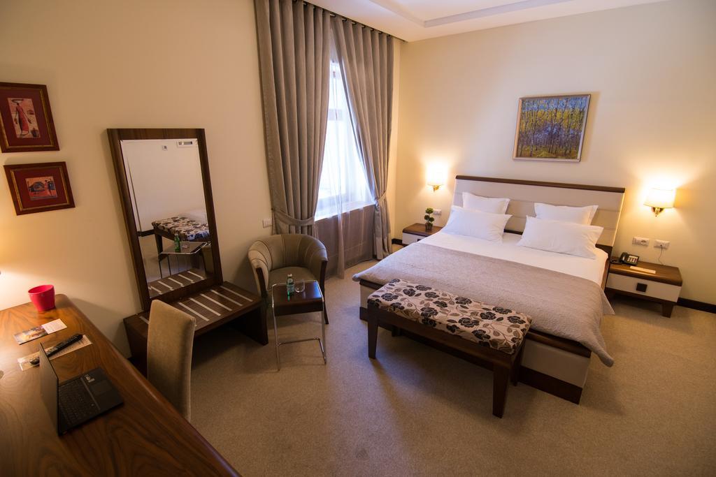 Boutique Hotel Kotoni ティラナ エクステリア 写真