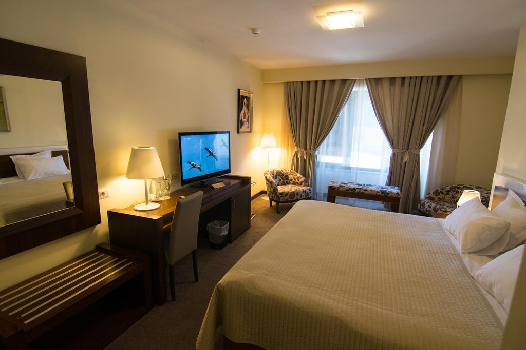 Boutique Hotel Kotoni ティラナ エクステリア 写真