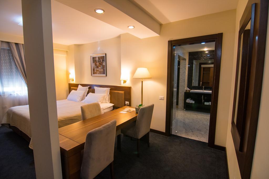 Boutique Hotel Kotoni ティラナ エクステリア 写真